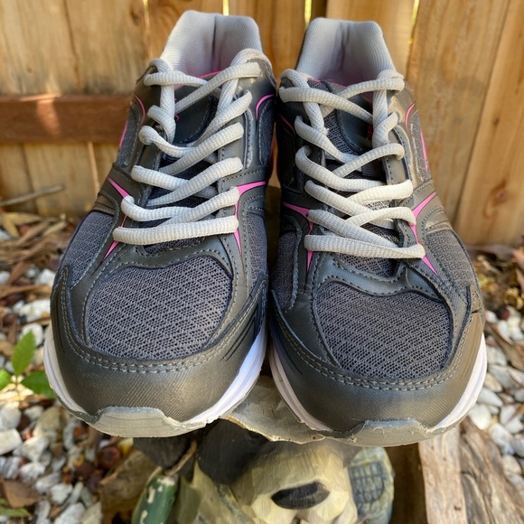 L.A. Gear Women's Memory Foam Athletic Leather/Mesh Sneakers, Gray&Pink, 7 1/2 - Picture 6 of 10